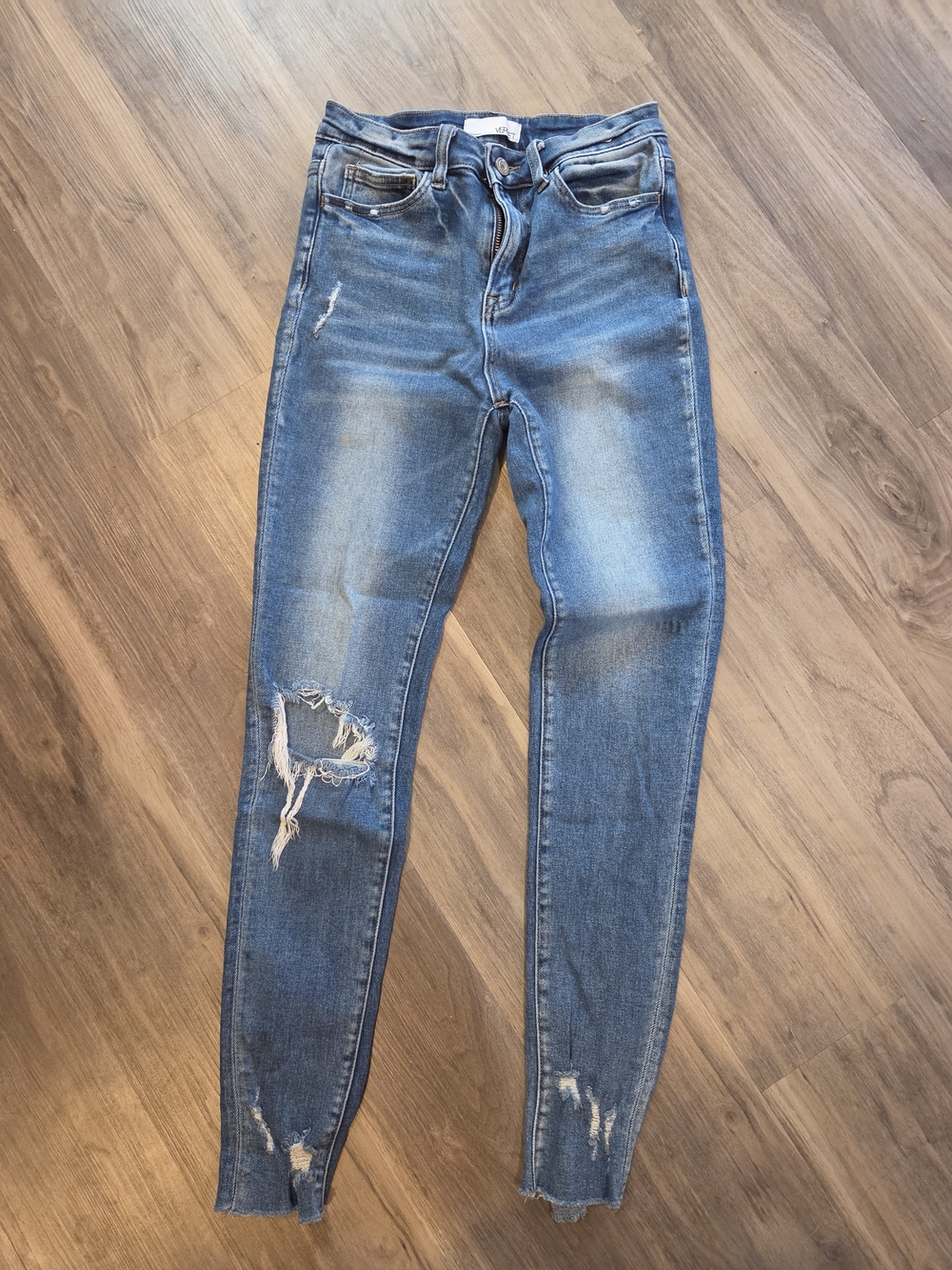 High-Rise Blue Skinny Jeans with Distressed Knee